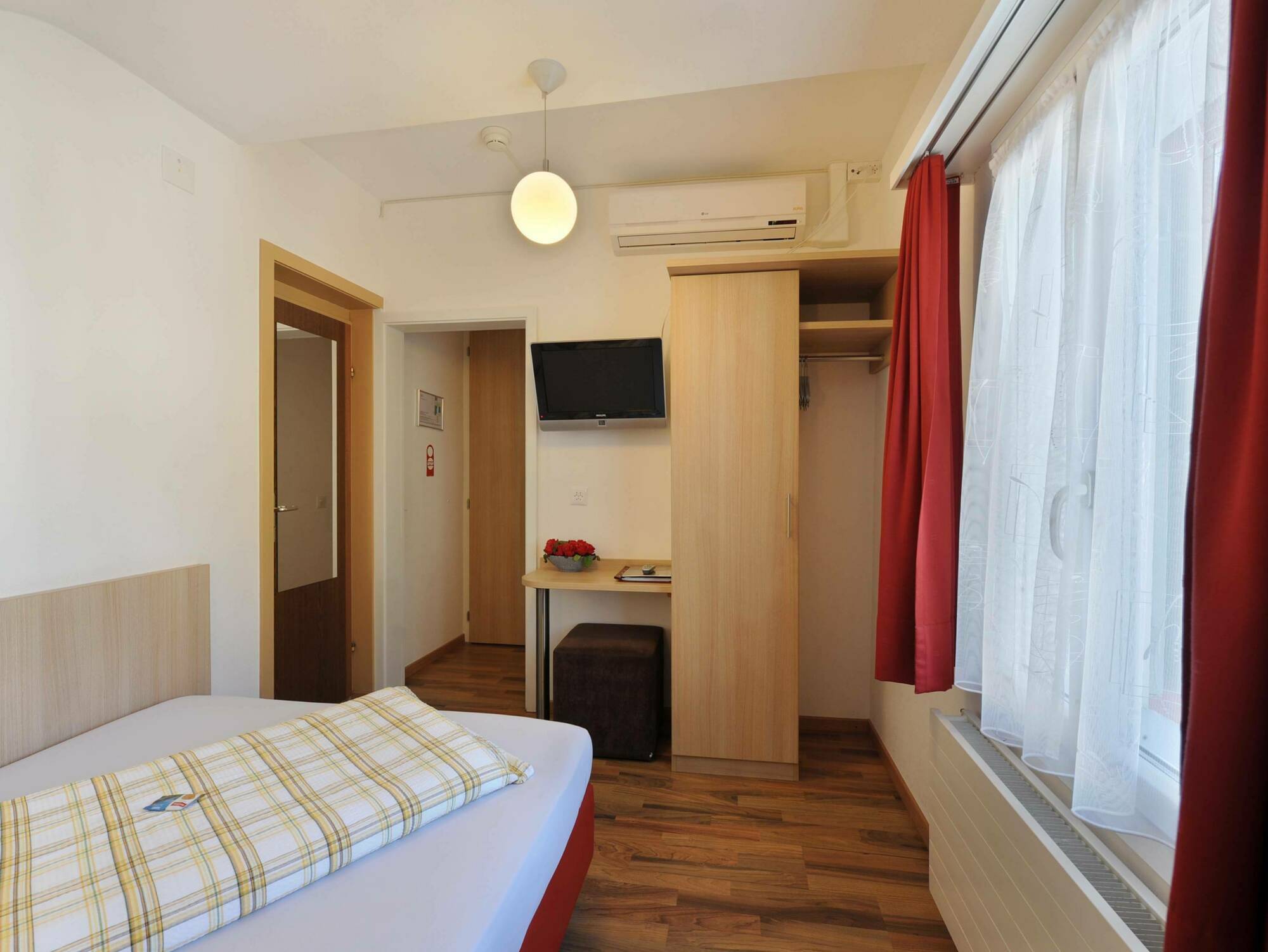Hotel Derby Interlaken - Action & Relax Hub Zewnętrze zdjęcie